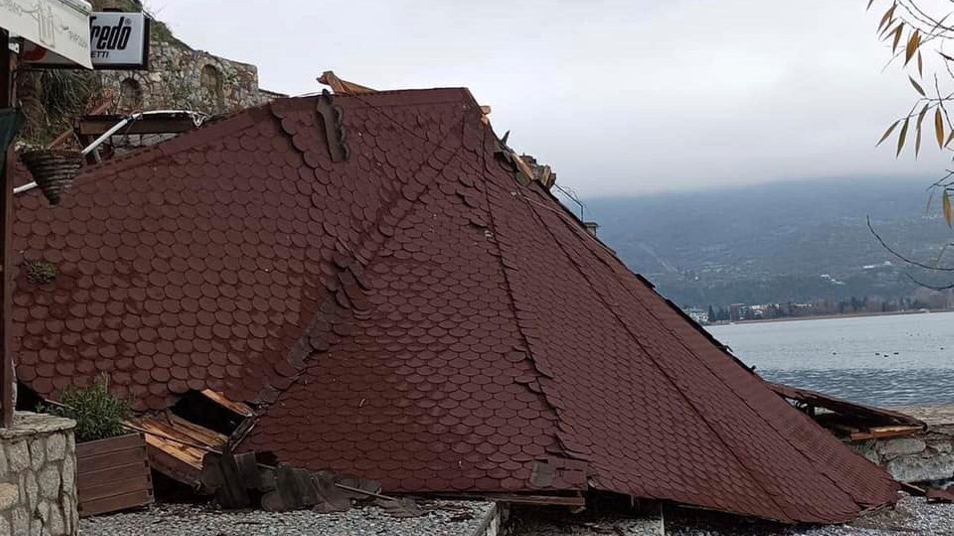 Падната настрешница Потпеш