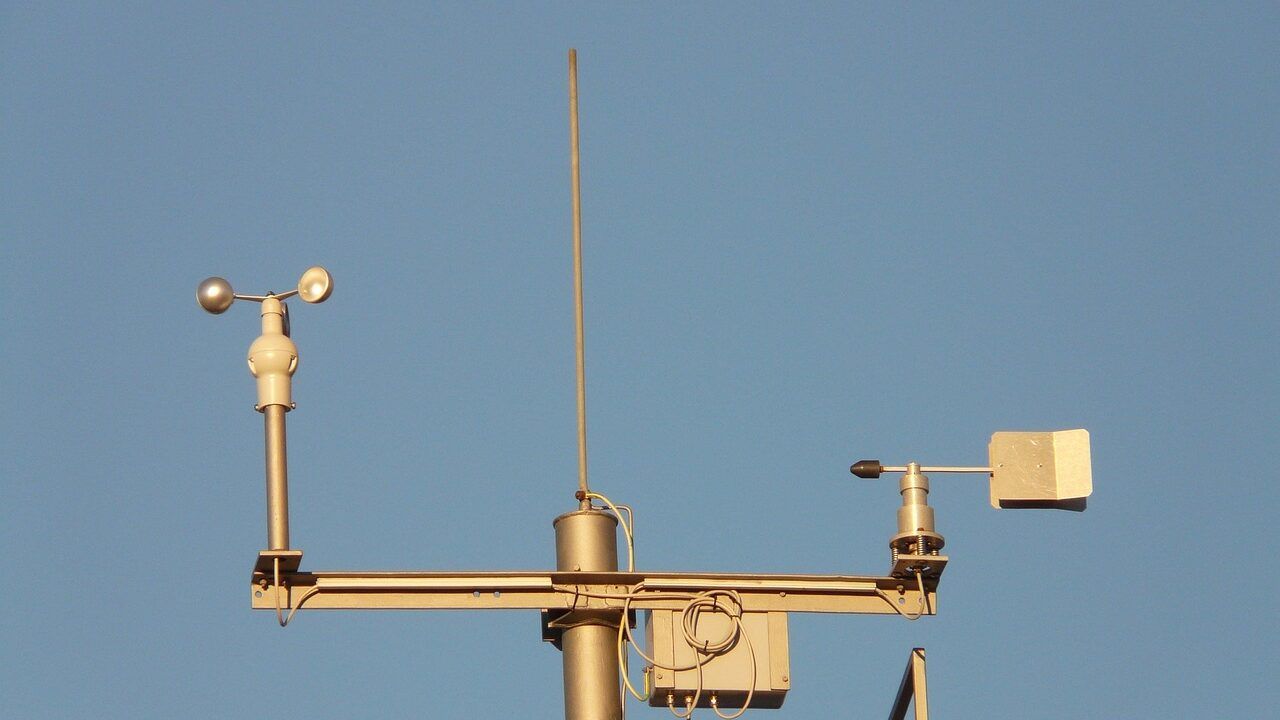 weather station, anemometer, weather observation, meteorology, weather, nature, wind, rain, heaven, precipitation, technology, weather forecast, measurement, measured value, temperature, wind speed, wind direction