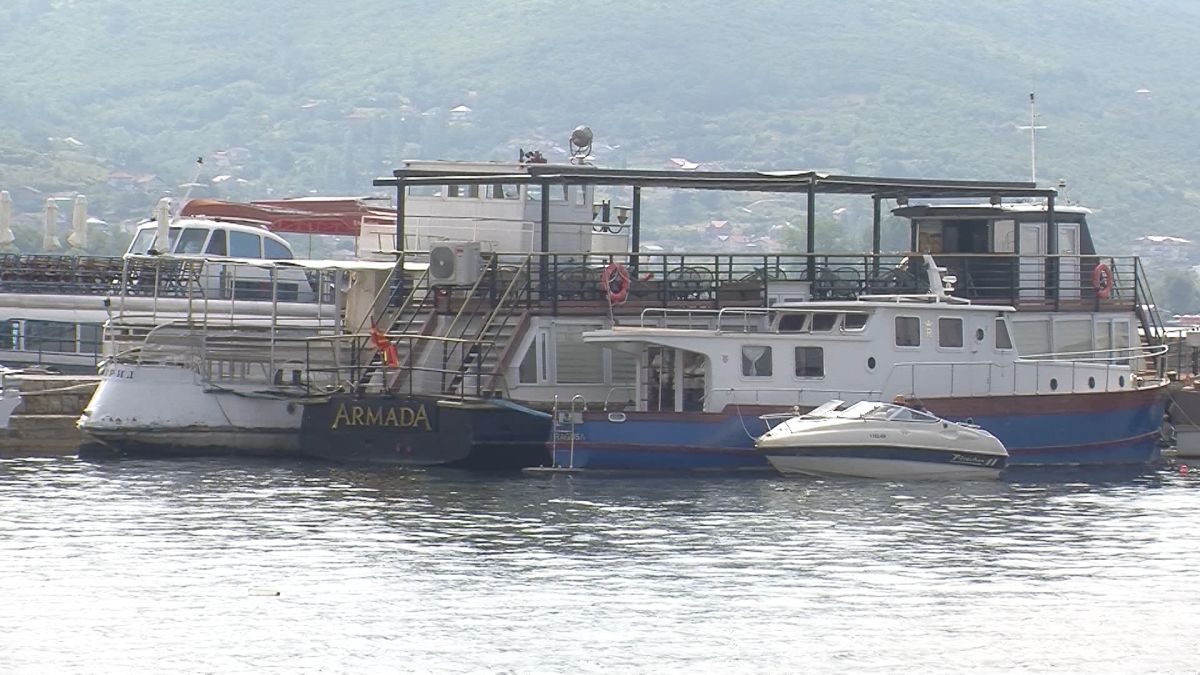 Брод охридско езеро