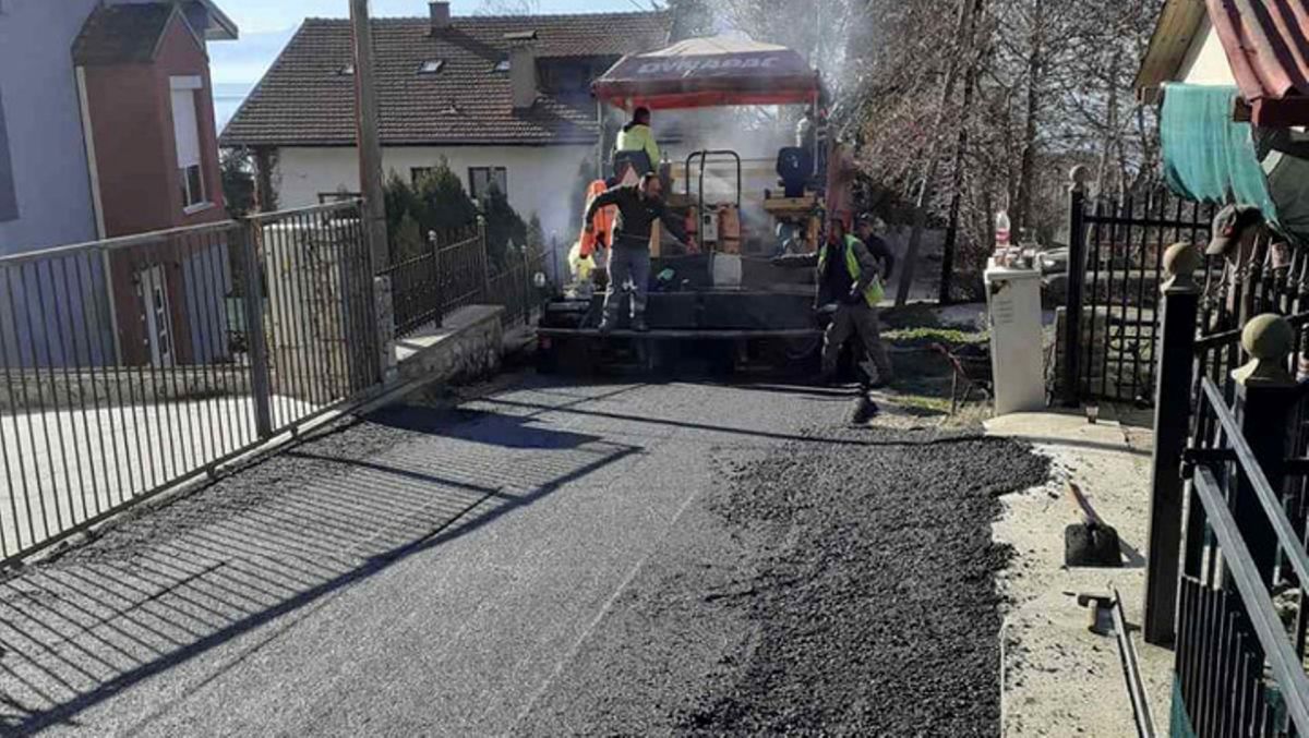 Асфалтирање улици во Пештани