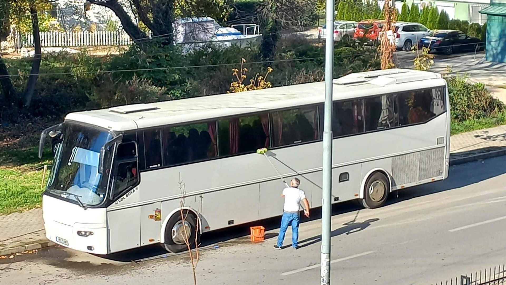 Паркиран автобус