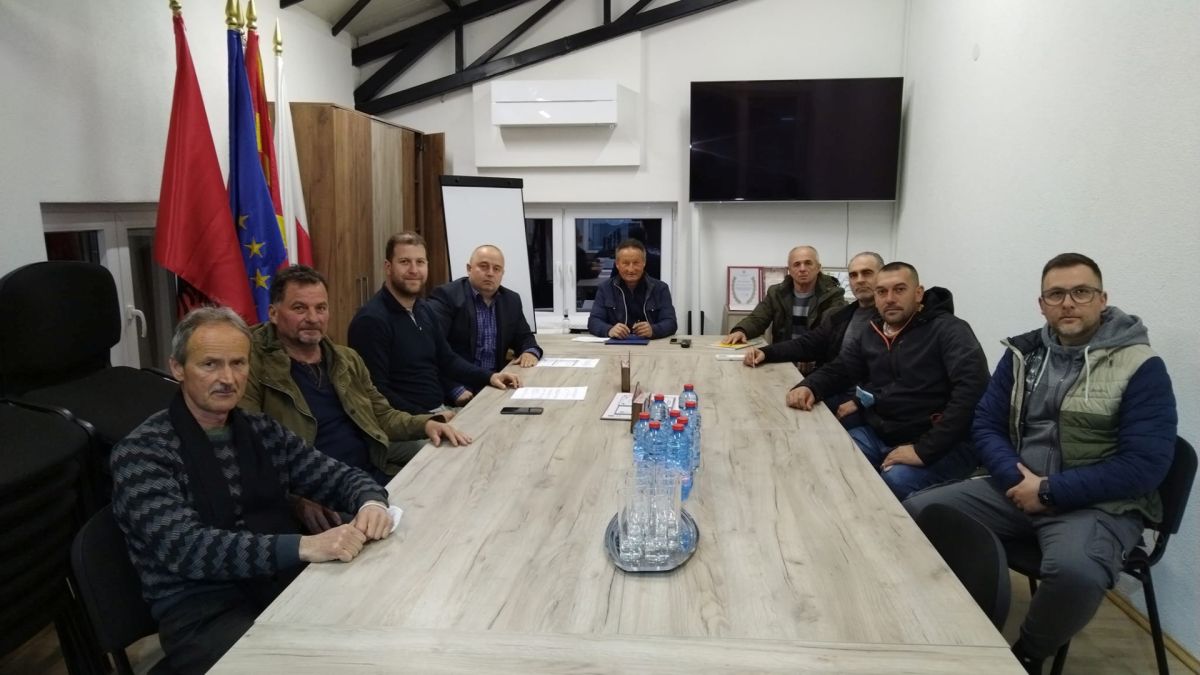 Куче спасител состанок