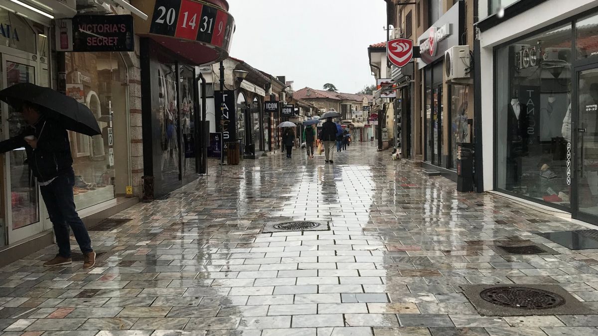 Охридска чаршија врнежи од дожд