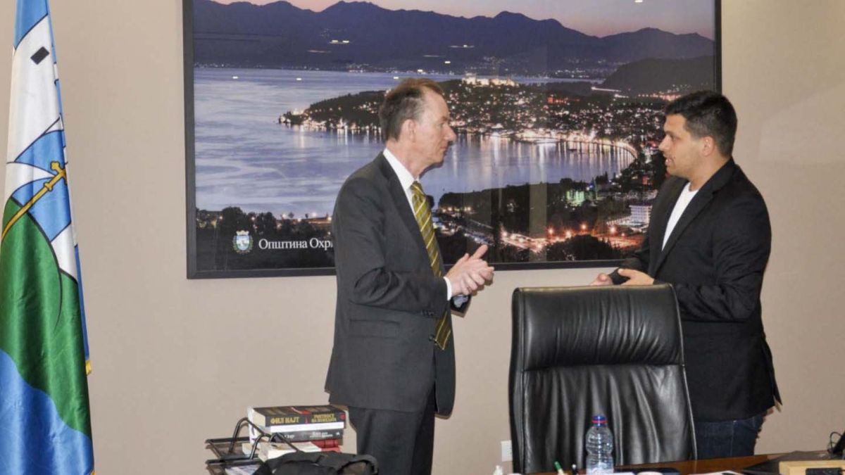 Заменик амбасадор на Австралија