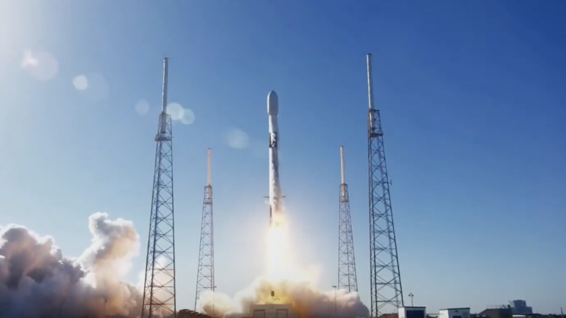 Сателити Албанија