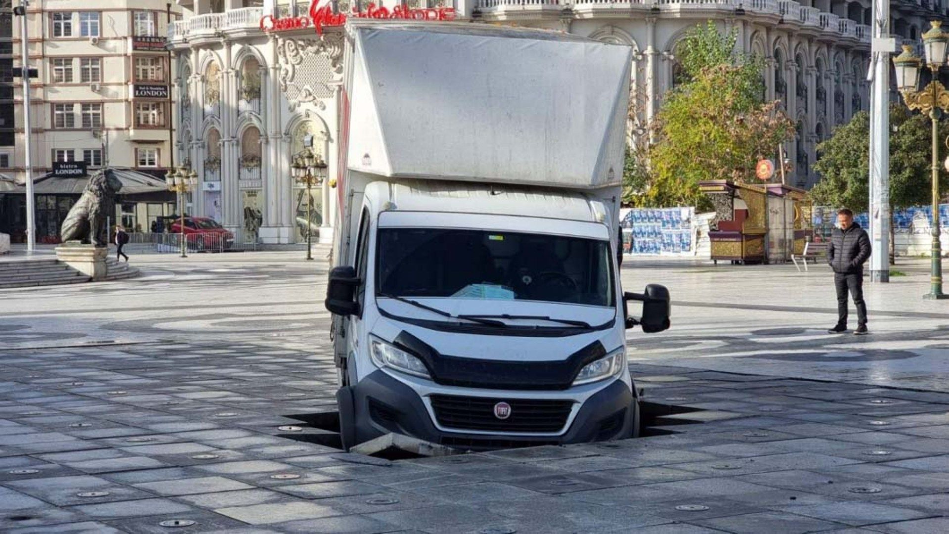 Пропаднат камион