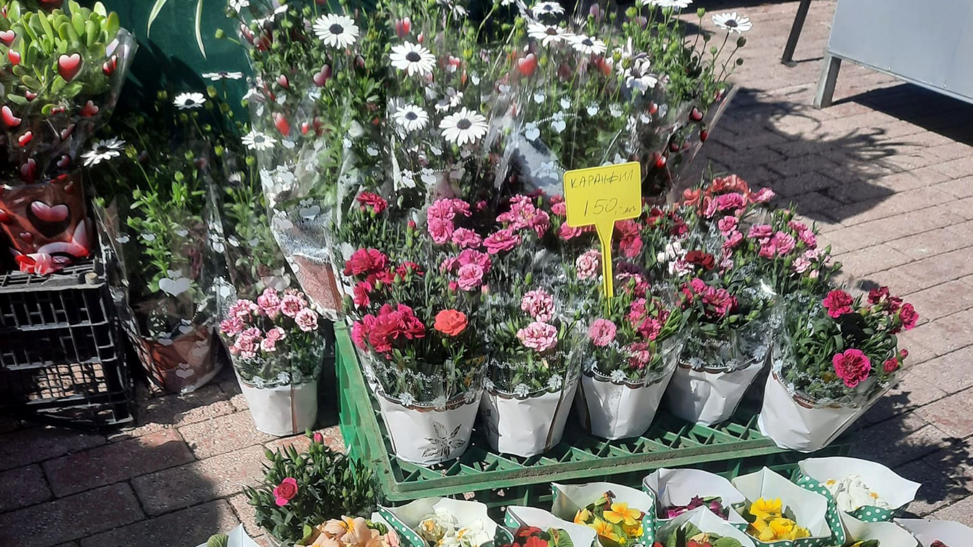 Тезги со цвеќе