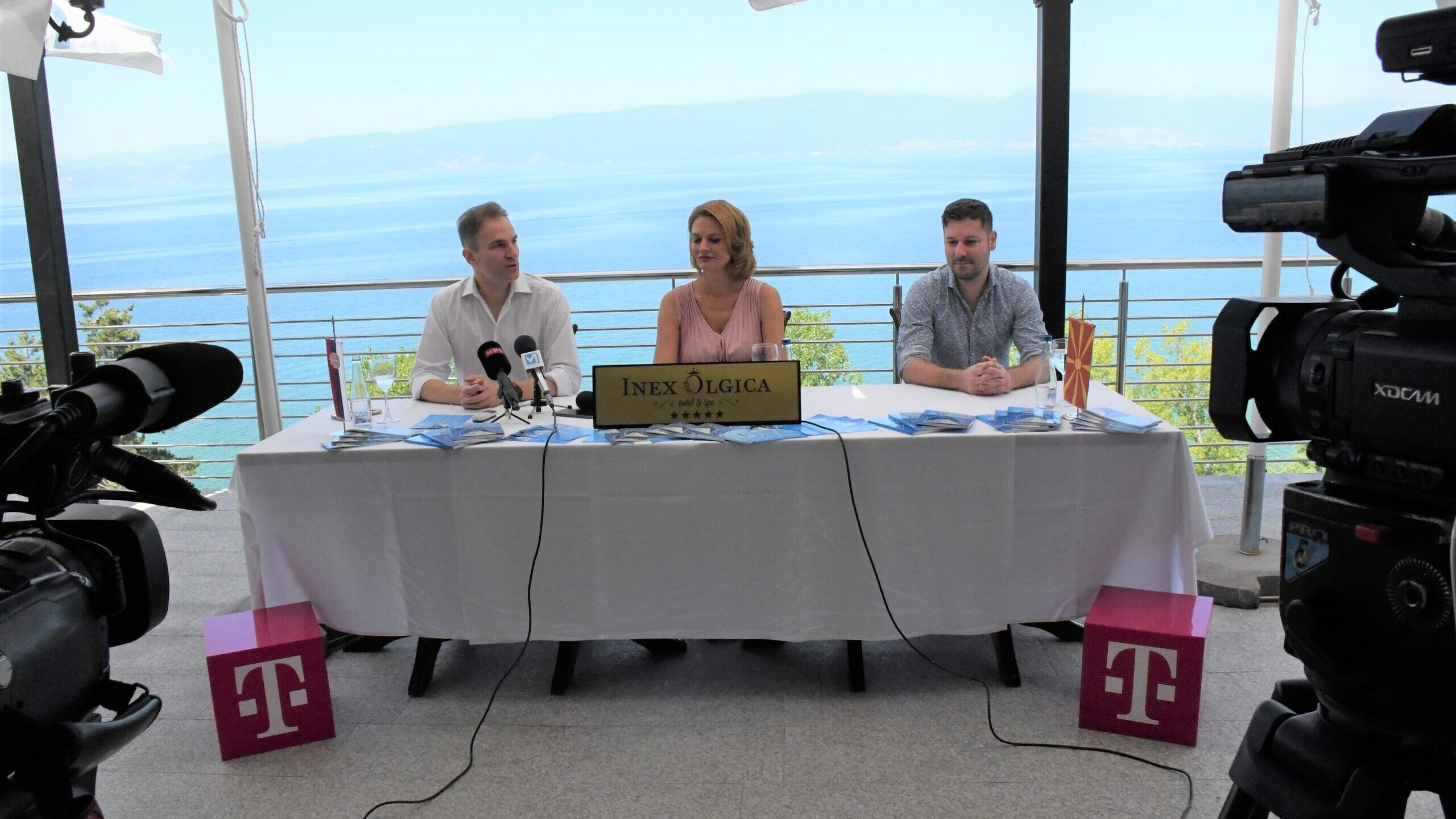 Прес конференција