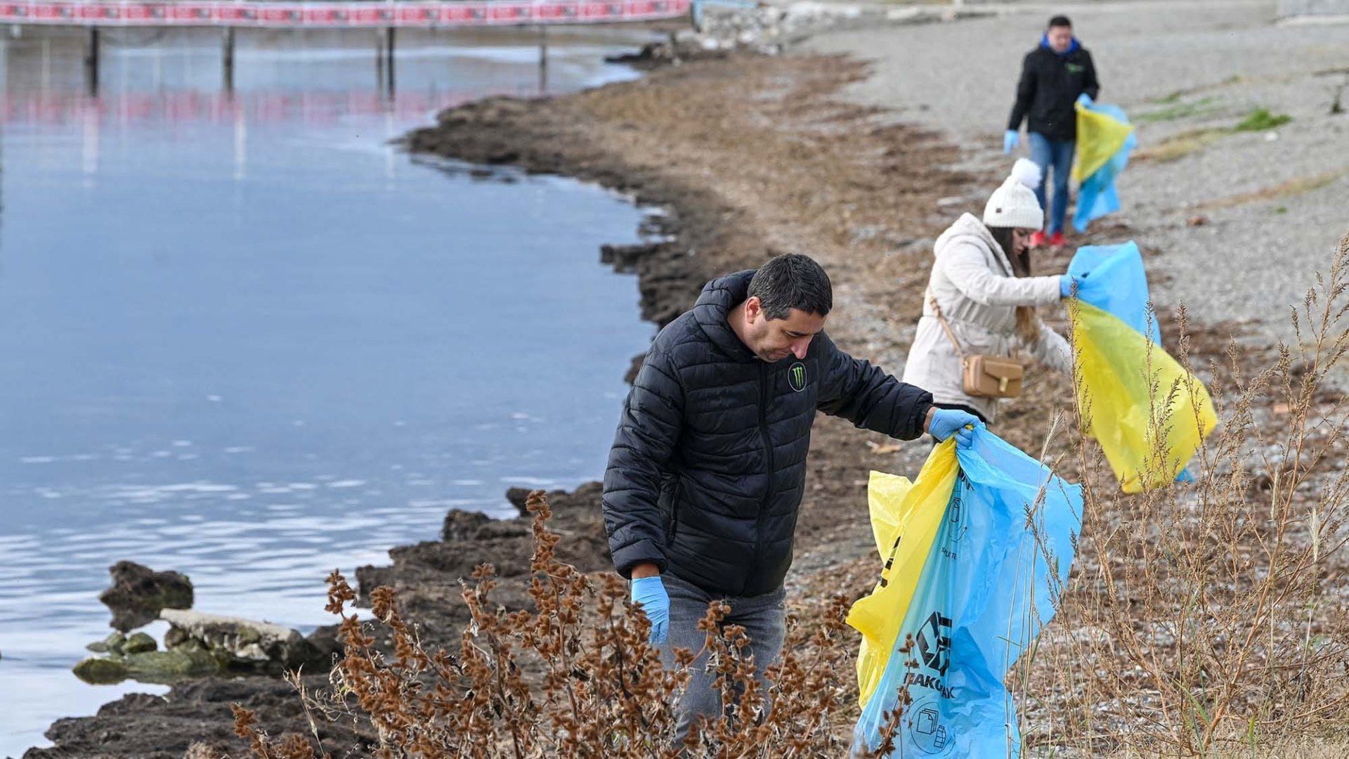 Чистење на струшко крајбрежје