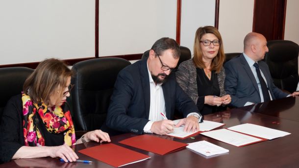 100 години Требениште