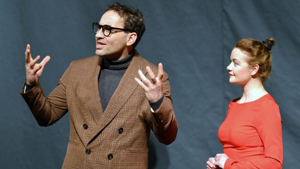 Театарска претстава сопружници