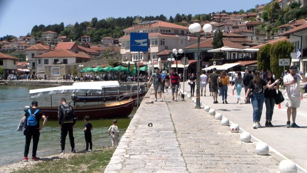 охридско крајбрежје кај пристаниште