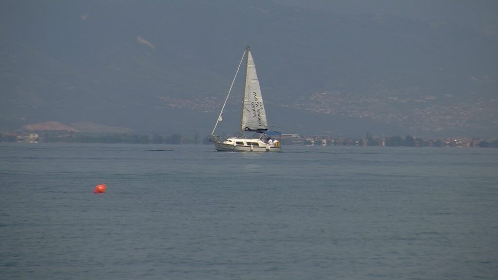 Денот на охридското езеро