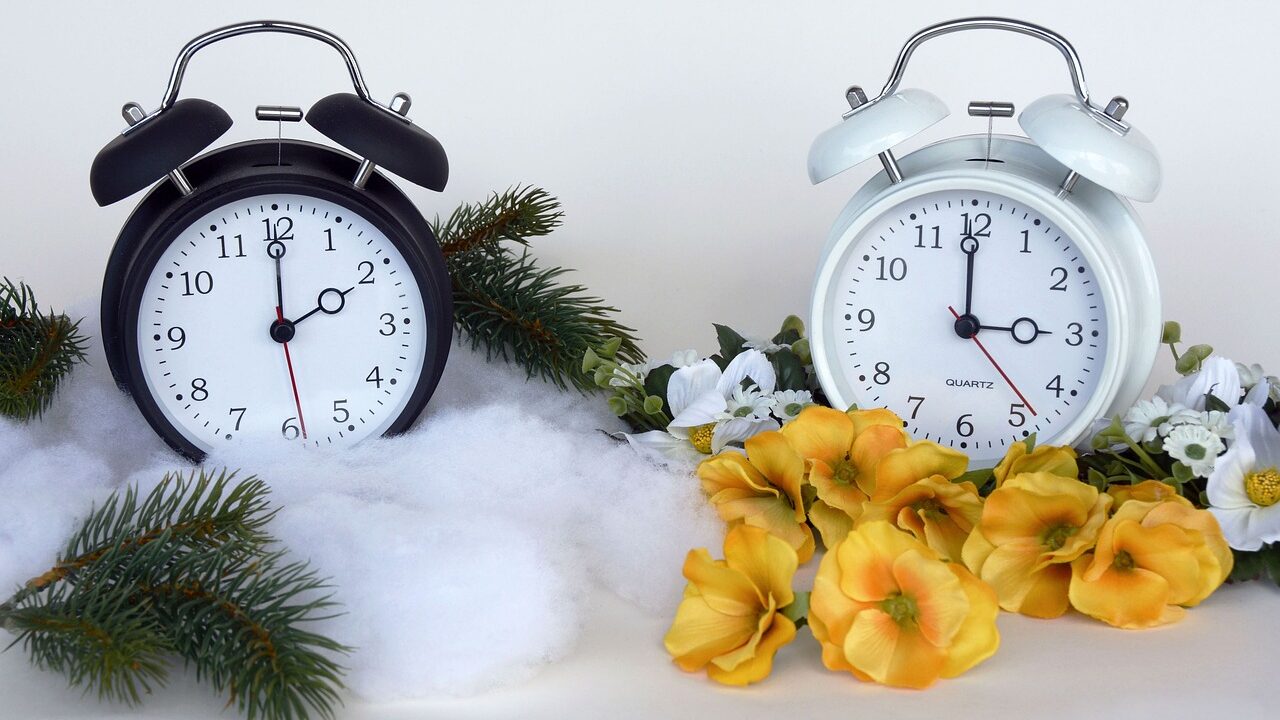 time change, time, summer time, clock, minutes, hours, time display, alarm clock, dial, accuracy, pay, bell jar, nostalgia, hour hand, minute hand, clock change, wintertime, time change, time change, time change, time change, time change, summer time, clock, clock change
