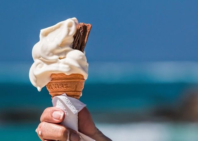 ice cream, dessert, nature, food, snack, ice cream cone, melting, hot, temptation, summer, refreshment, refreshing, indulgence, sundae, tasty, delicious