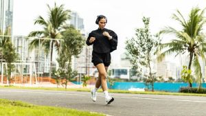 A woman enjoying a morning run in a vibrant park in Panama City, Panama.
